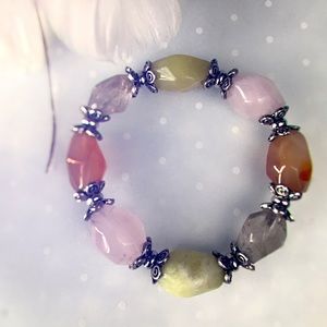 🌟3/$15 stretchable bracelet, multi colored.